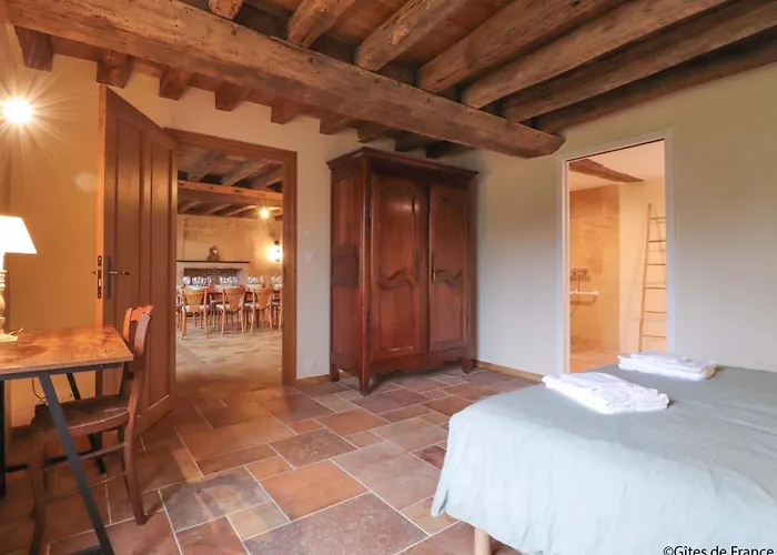 Hébergement de vacances Maison De Charme Indépendante Avec Jardin à Corbon - Fr-1-497-255 *