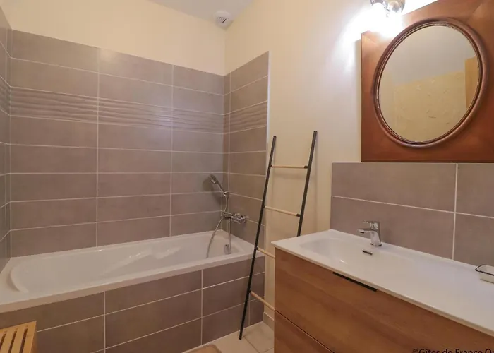 Дом отдыха Maison De Charme Independante Avec Jardin A Corbon - Fr-1-497-255 *