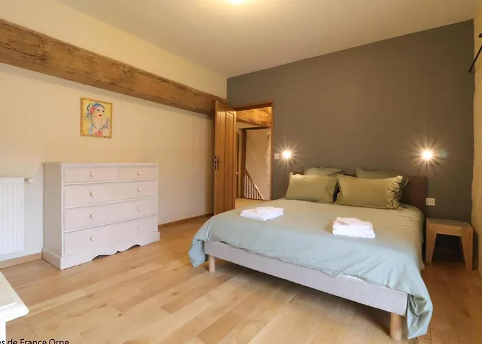 Maison De Charme Indépendante Avec Jardin à Corbon - Fr-1-497-255