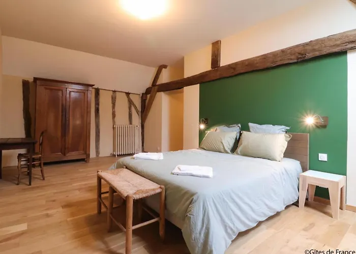 Hébergement de vacances Maison De Charme Indépendante Avec Jardin à Corbon - Fr-1-497-255