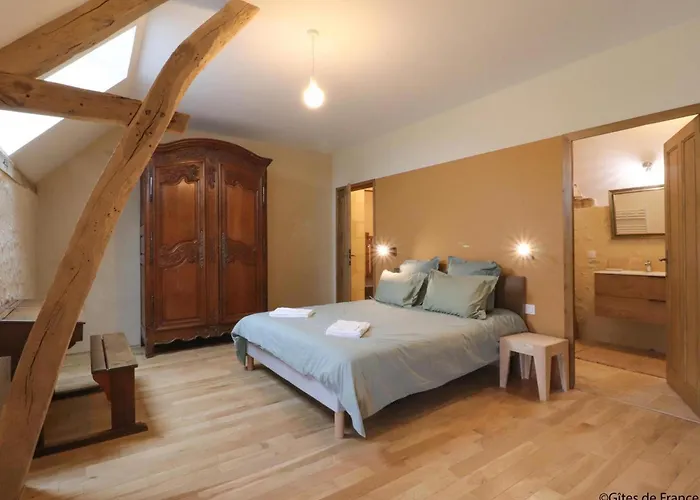 Maison De Charme Independante Avec Jardin A Corbon - Fr-1-497-255